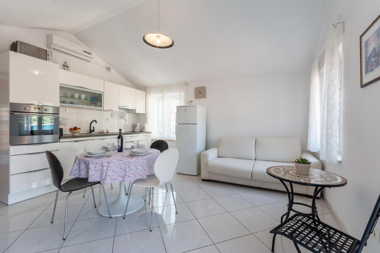 Apartments Sonja Пучишча Екстериор снимка